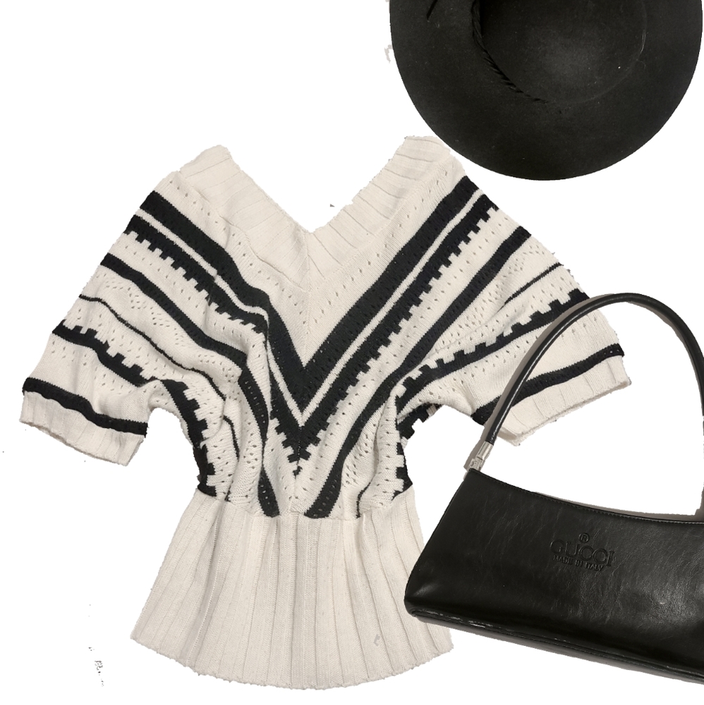 V-neck 3/4 sleeve sweater
